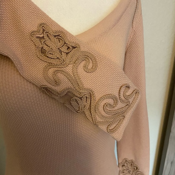 Free people pink Henley - SOLD - Picture 3 of 4